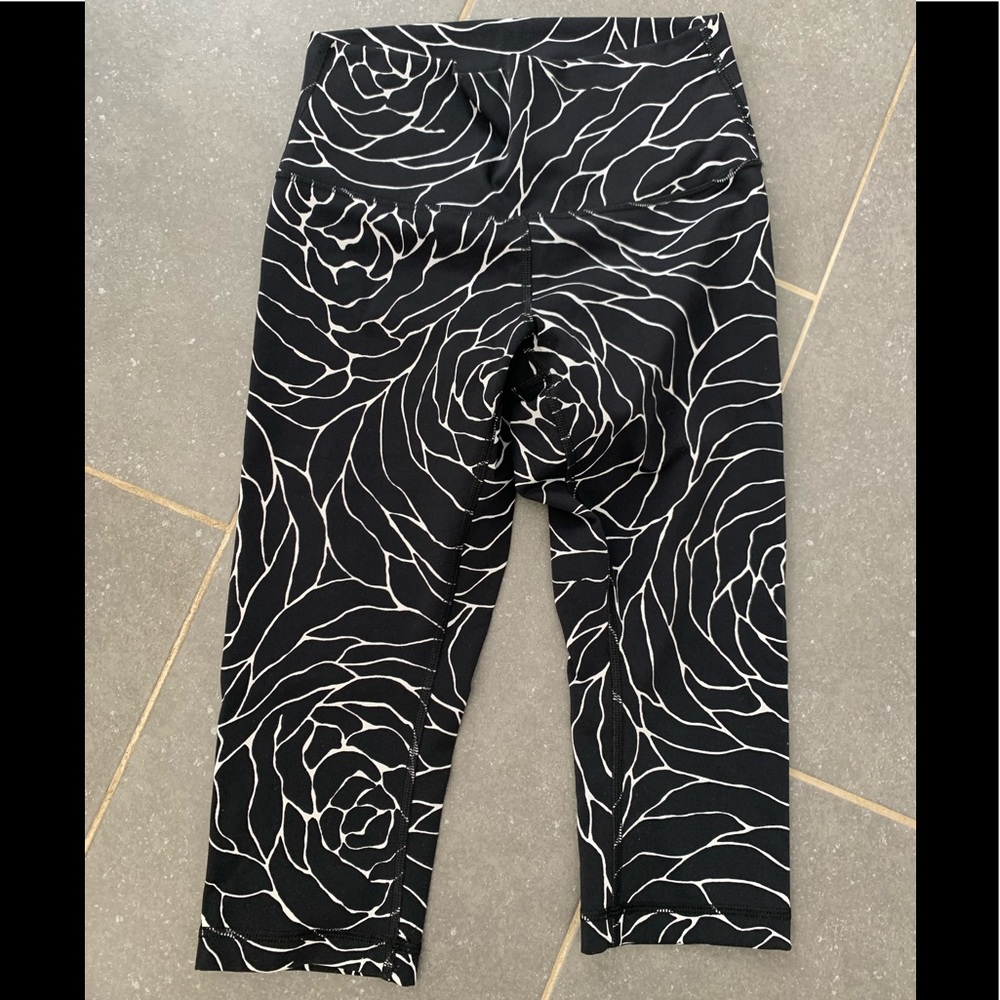 Lululemon crop capris